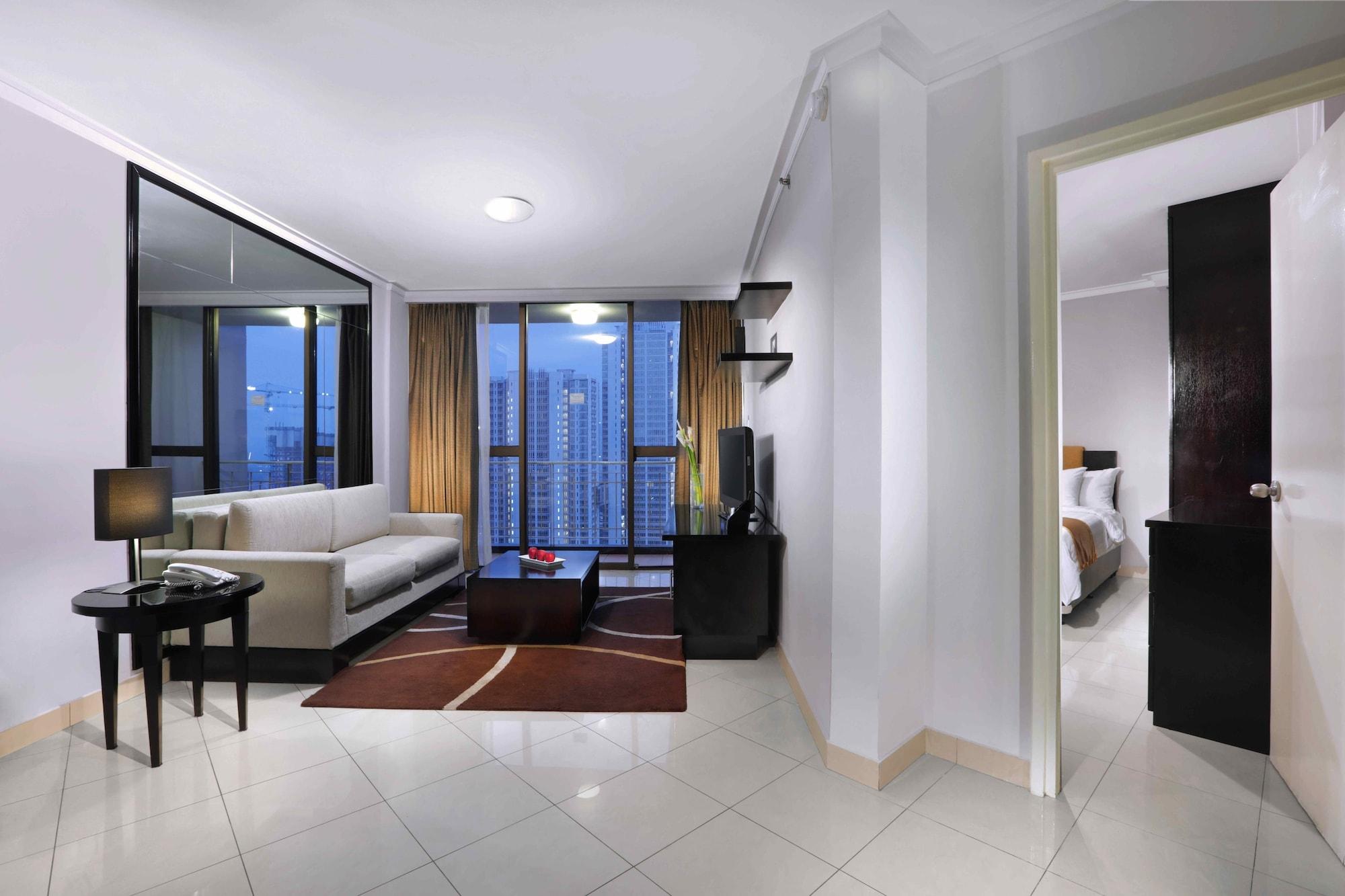 Horison Ultima Suite & Residences Rasuna Джакарта Екстериор снимка
