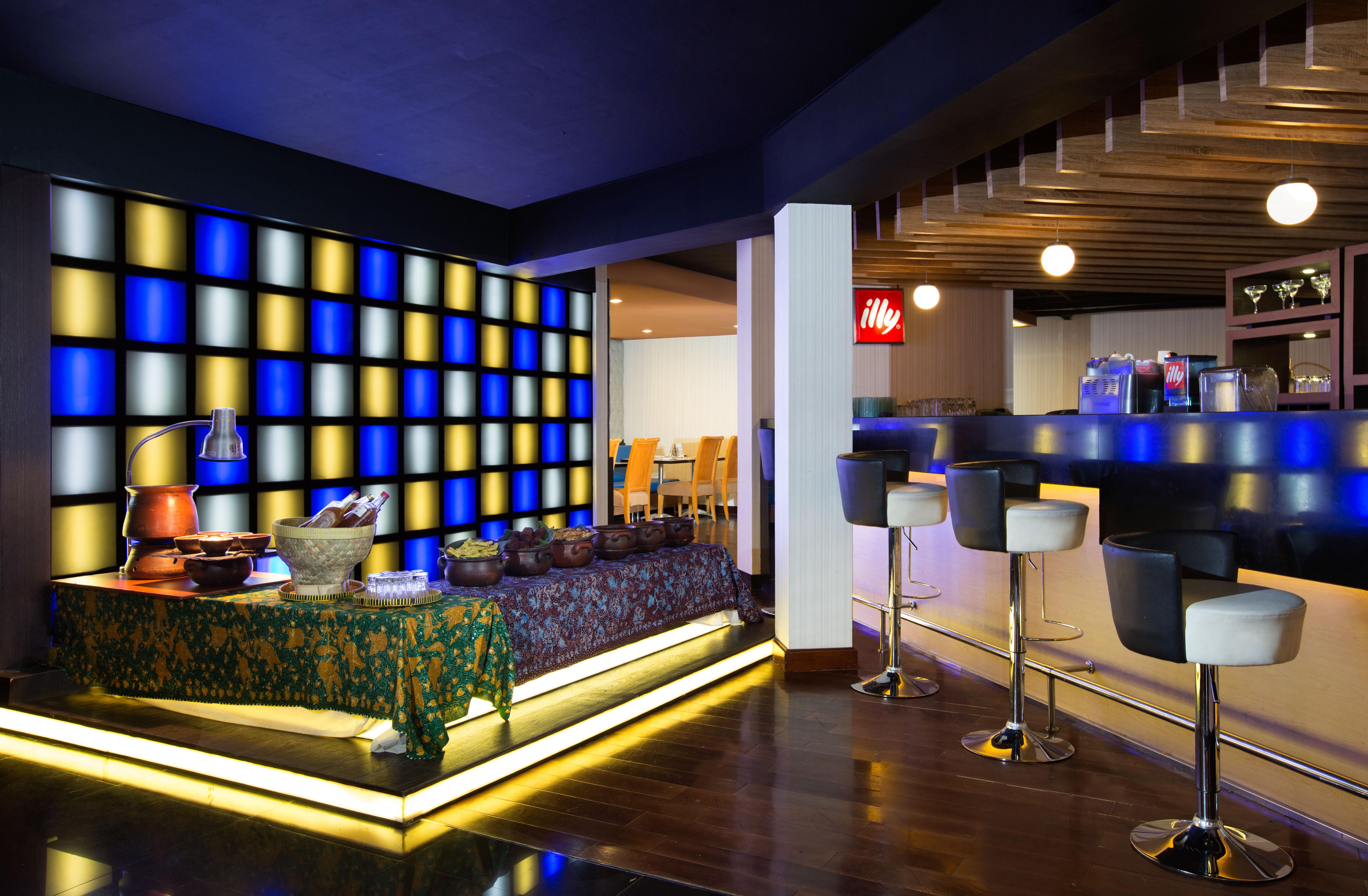 Horison Ultima Suite & Residences Rasuna Джакарта Екстериор снимка