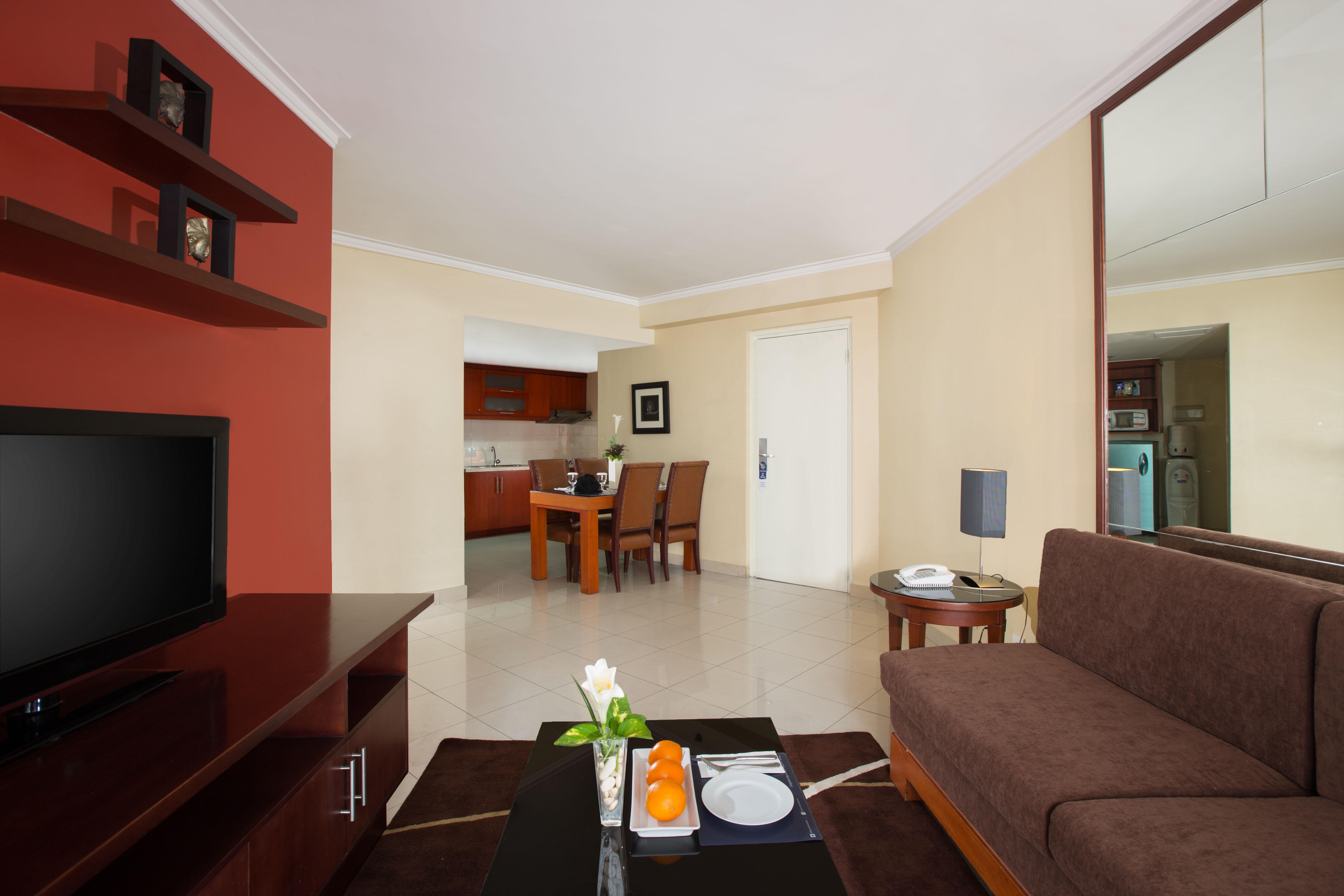 Horison Ultima Suite & Residences Rasuna Джакарта Екстериор снимка