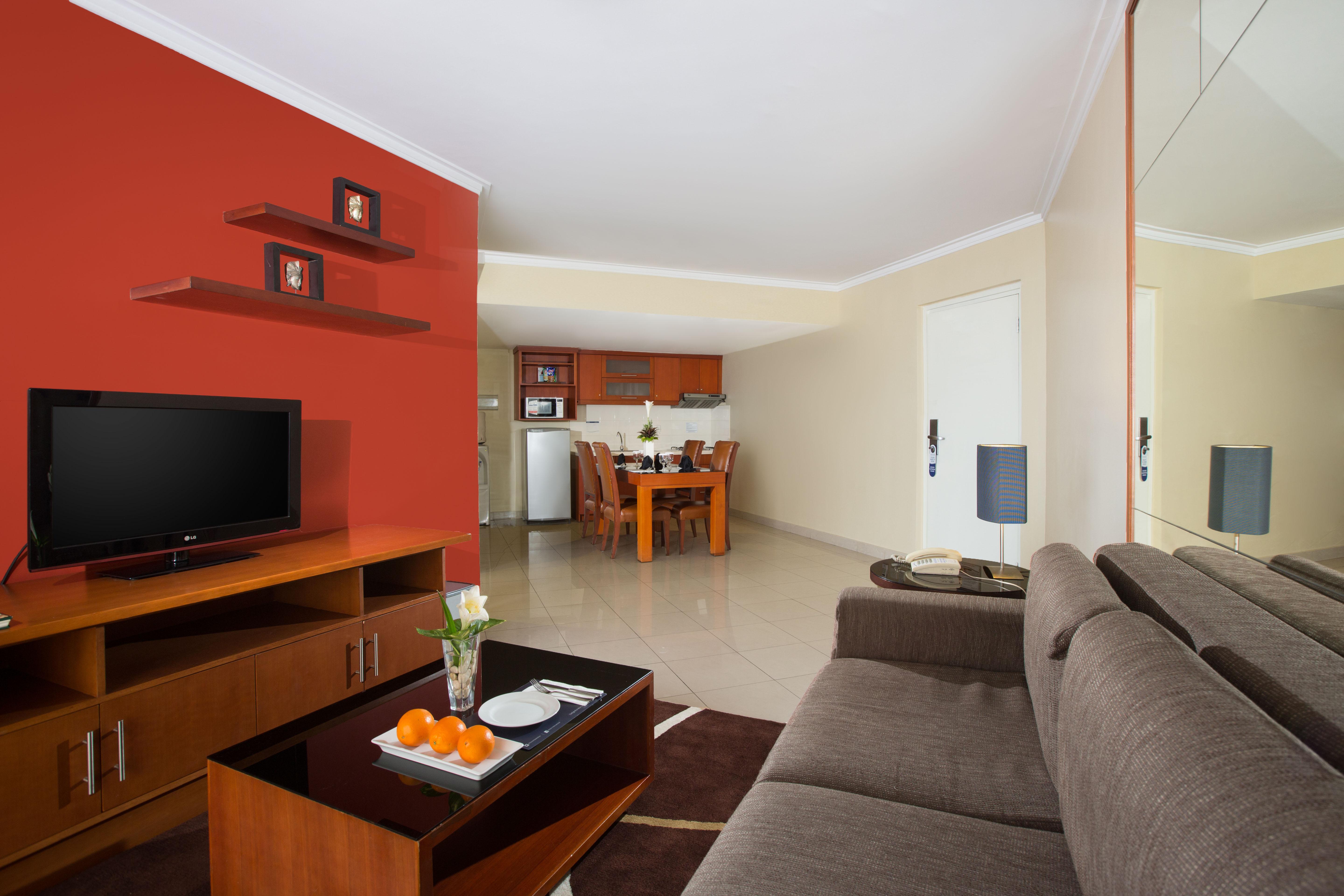 Horison Ultima Suite & Residences Rasuna Джакарта Екстериор снимка