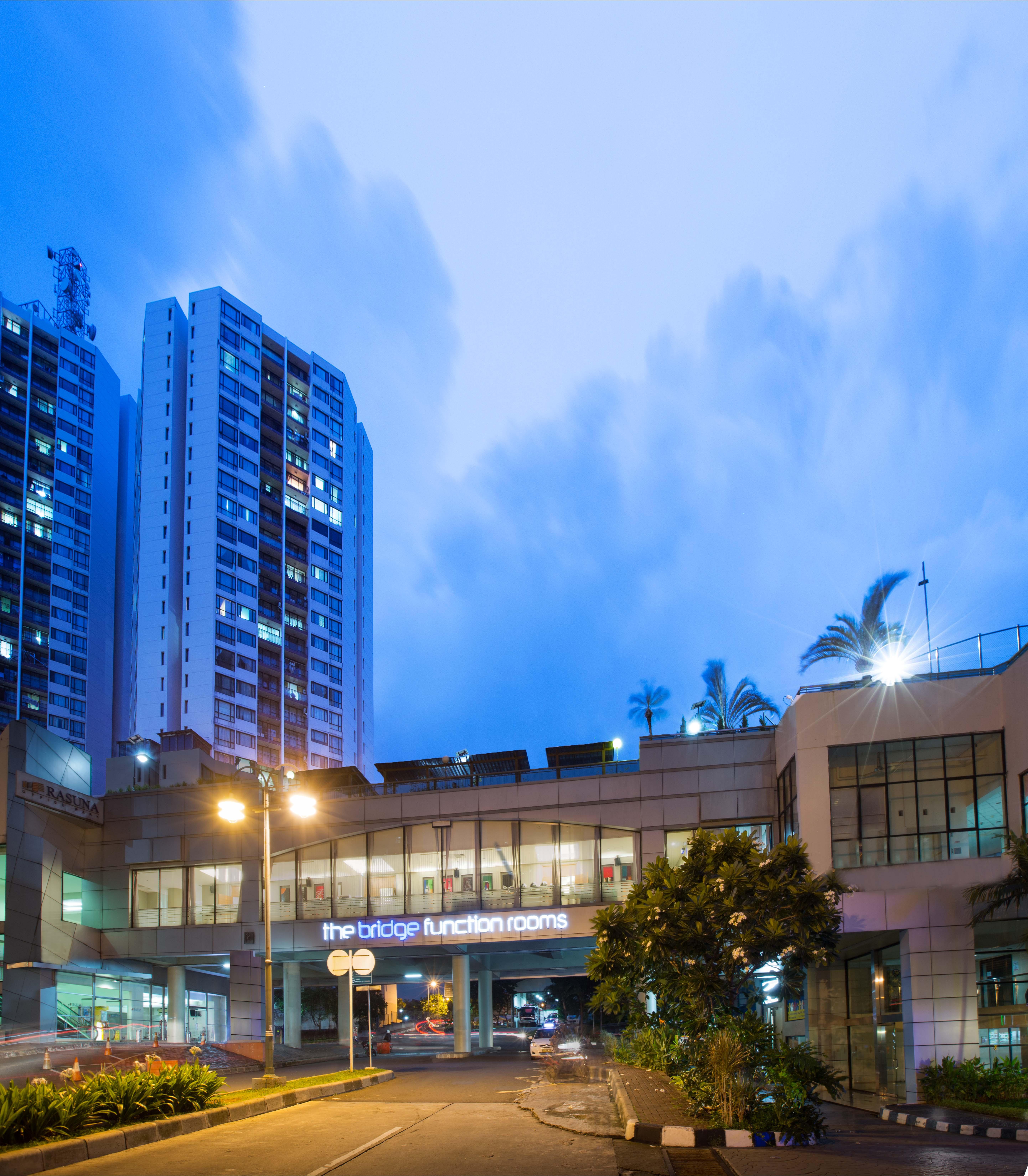 Horison Ultima Suite & Residences Rasuna Джакарта Екстериор снимка