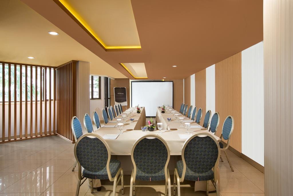 Horison Ultima Suite & Residences Rasuna Джакарта Екстериор снимка