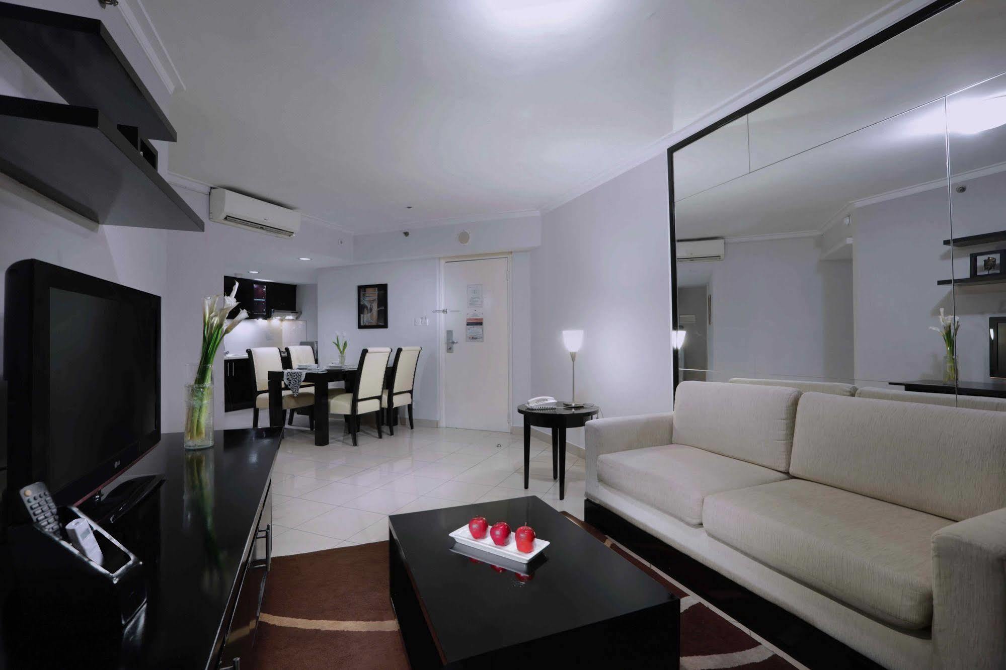 Horison Ultima Suite & Residences Rasuna Джакарта Екстериор снимка