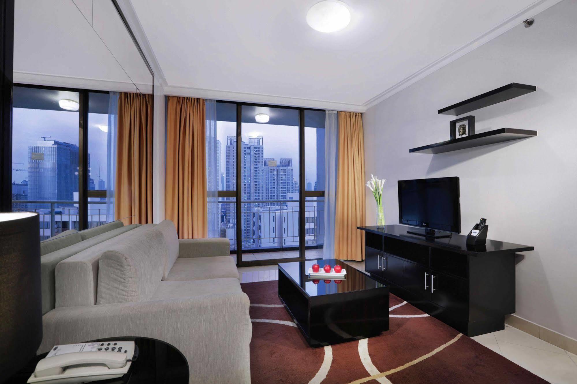 Horison Ultima Suite & Residences Rasuna Джакарта Екстериор снимка