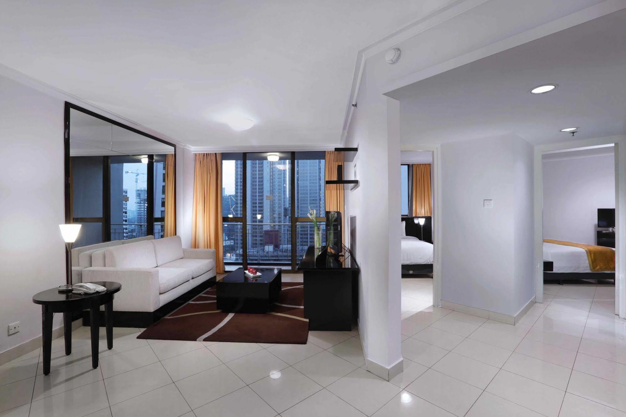 Horison Ultima Suite & Residences Rasuna Джакарта Екстериор снимка