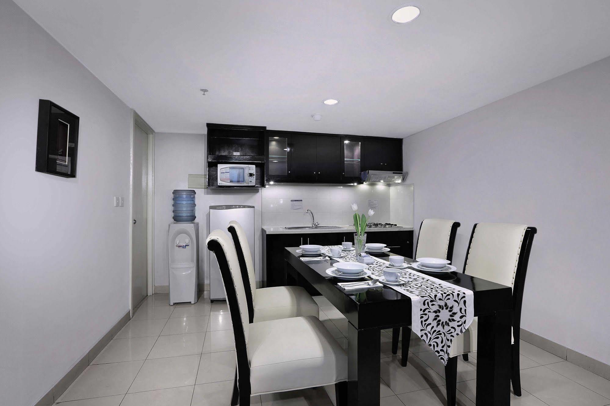 Horison Ultima Suite & Residences Rasuna Джакарта Екстериор снимка
