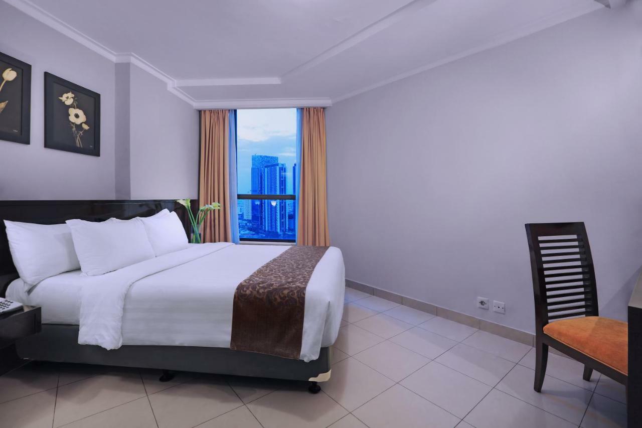 Horison Ultima Suite & Residences Rasuna Джакарта Екстериор снимка